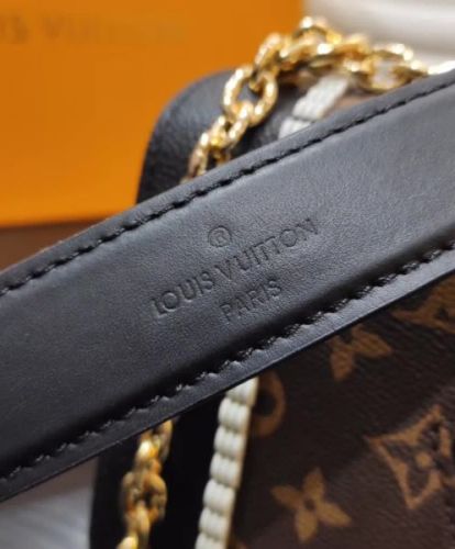 Louis Vuitton Twist MM M44837 Black