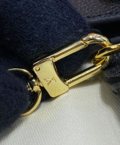 Louis Vuitton Petit Sac Plat M57937 M80478