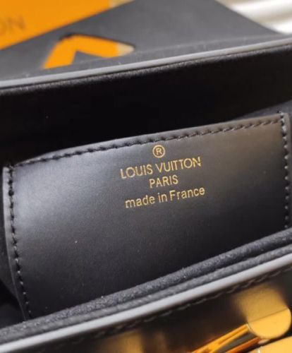 Louis Vuitton Twist MM M44837 Black