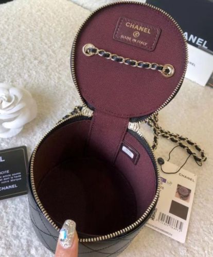 Chanel Small Vanity With Chain AP2193