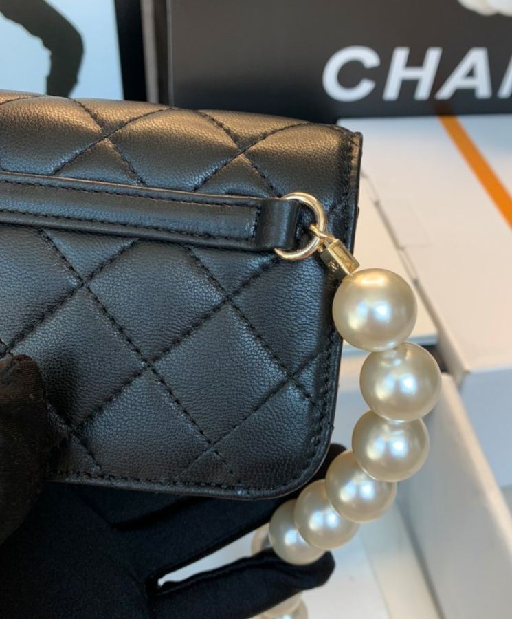 Chanel Women's Clutch With Chain AP1898 Black