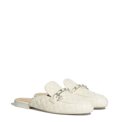 CHANEL - Loose shoes