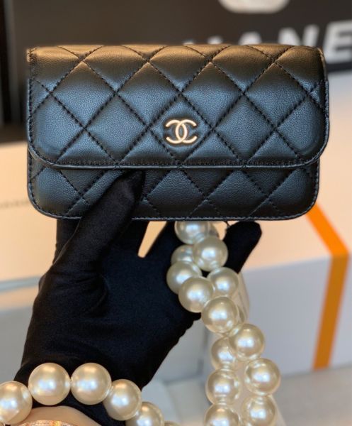 Chanel Women's Clutch With Chain AP1898 Black