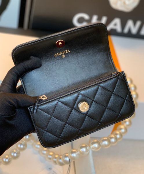 Chanel Women's Clutch With Chain AP1898 Black