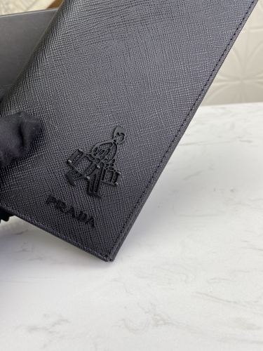 Prada (パラダ)  財布 新商品の公式サイト