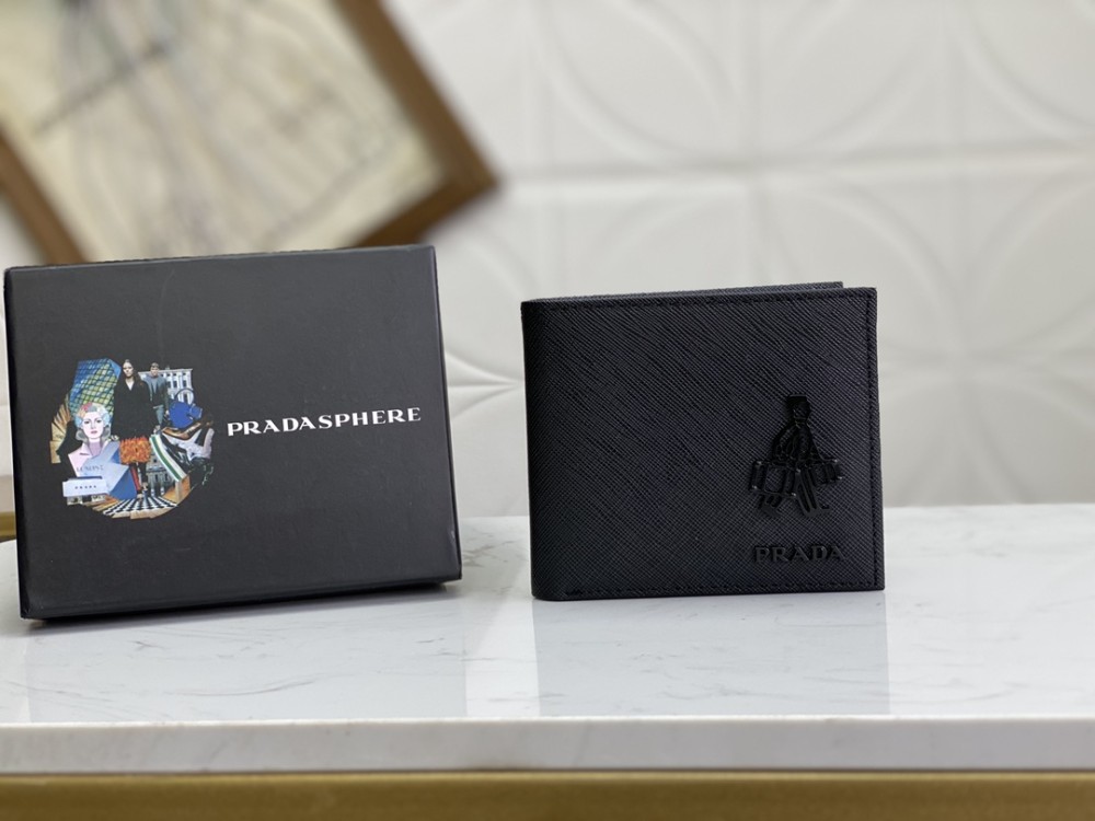 Prada (パラダ)  財布 新商品の公式サイト