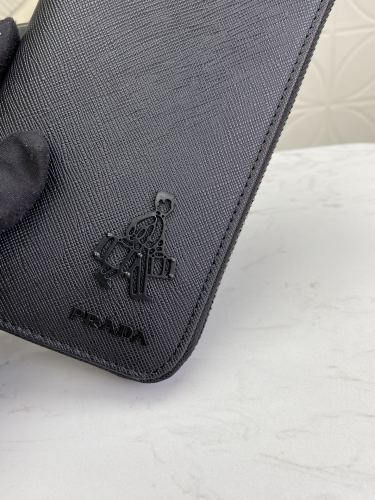 Prada (パラダ)  財布 新商品の公式サイト