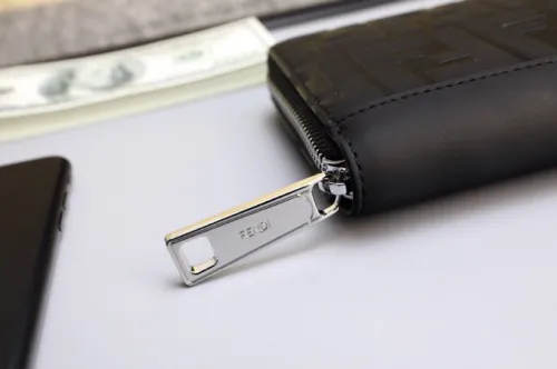 Fendi (フェンディ)  メンズ / レディース 財布 新品
