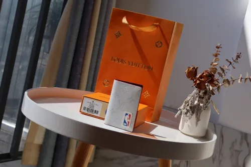 LV & NBA MULTIPLE 財布 新品
