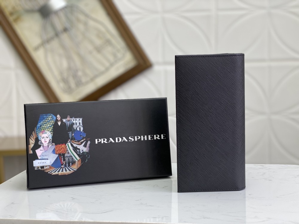 Prada (パラダ)  財布 新商品の公式サイト
