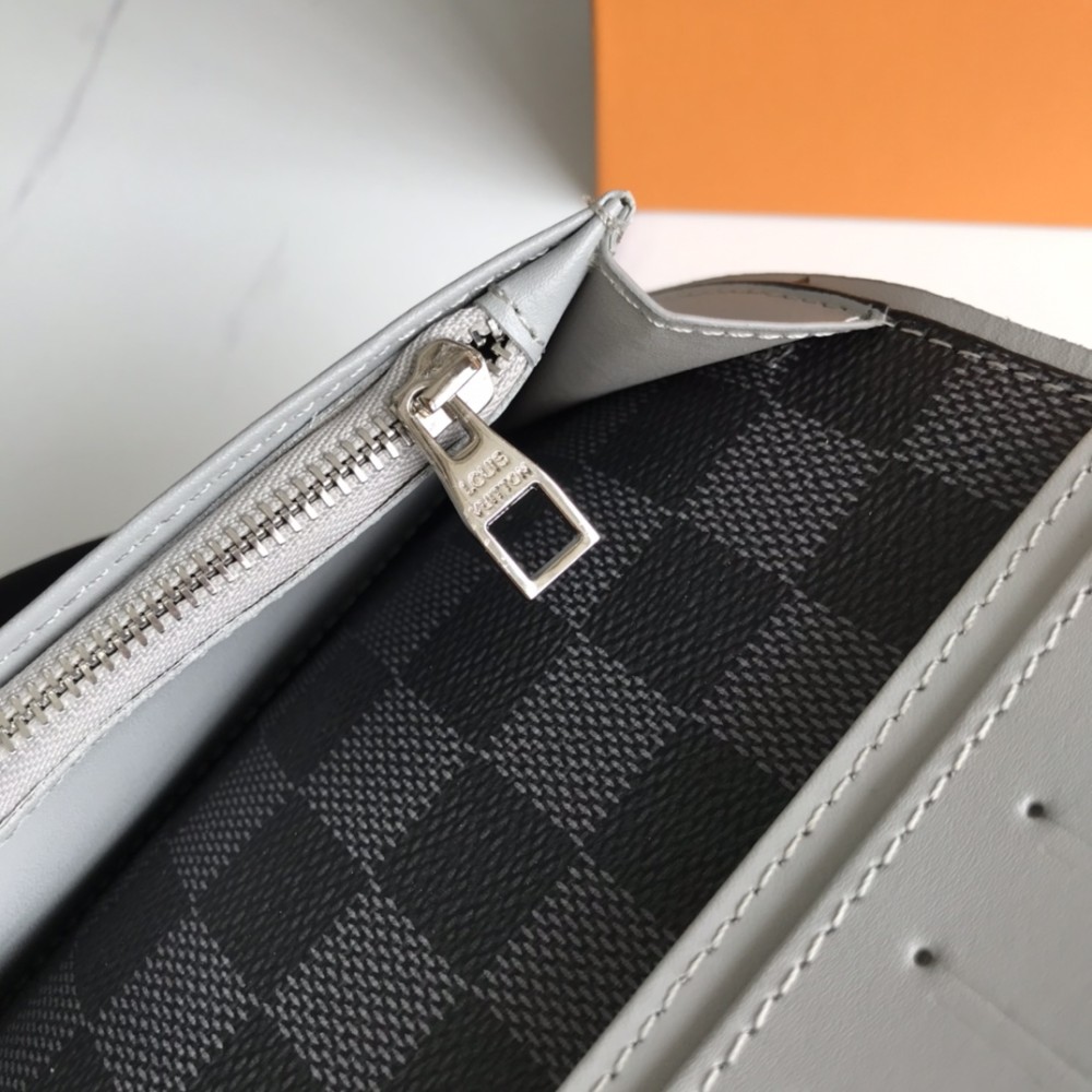 LV(ルイ·ヴィトン) Monogram  財布 新品
