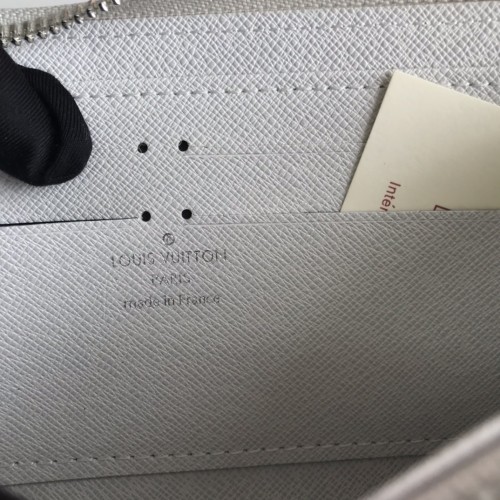 LV(ルイ·ヴィトン) Monogram 財布 新品