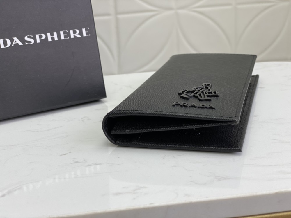 Prada (パラダ)  財布 新商品の公式サイト