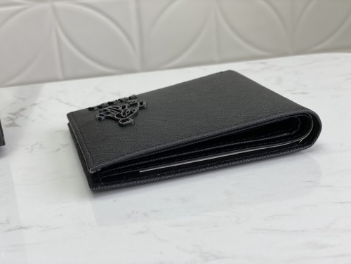 Prada (パラダ)  財布 新商品の公式サイト