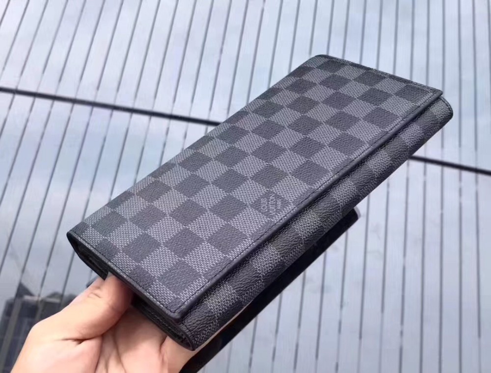 LV(ルイ·ヴィトン) Monogram 財布 新品