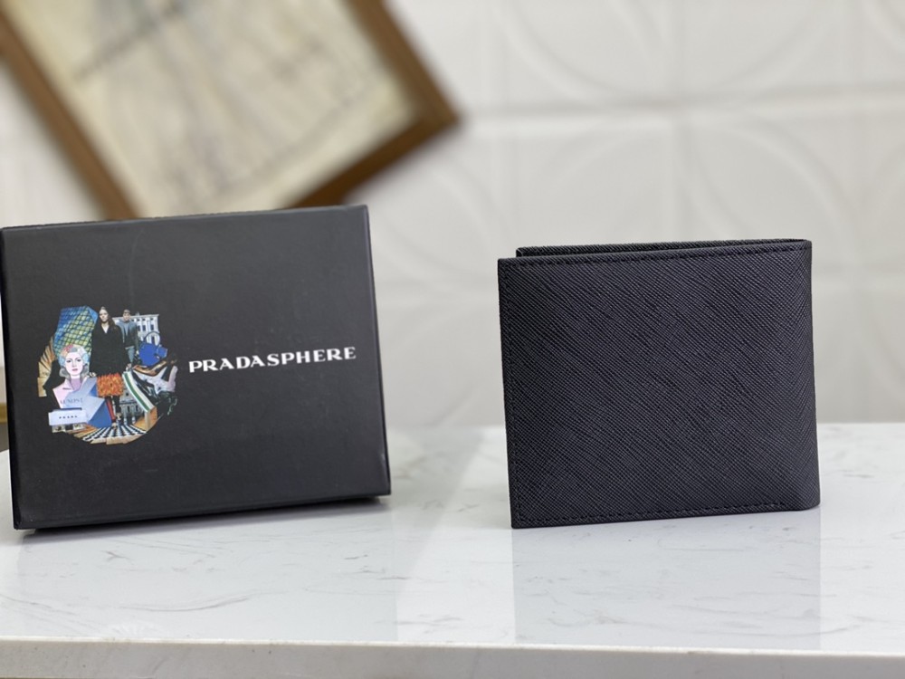 Prada (パラダ)  財布 新商品の公式サイト