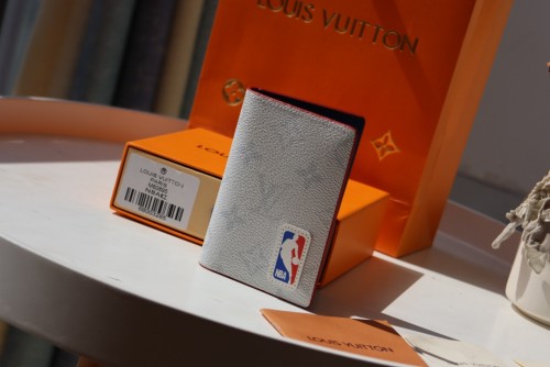 LV & NBA MULTIPLE 財布 新品