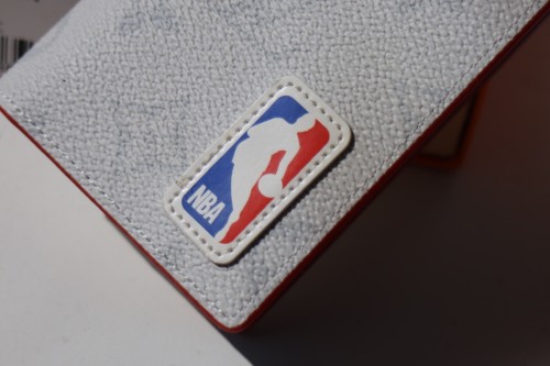 LV & NBA MULTIPLE 財布 新品
