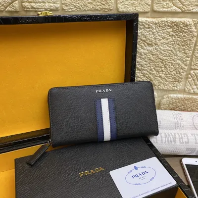 Prada (パラダ) メンズ / レディース 財布 新品