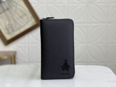 Prada (パラダ)  財布 新商品の公式サイト