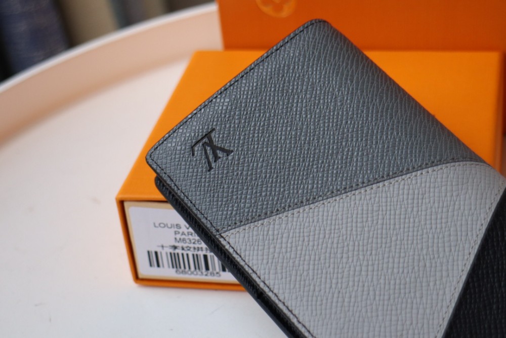 LV(ルイ·ヴィトン) 高品質 ZIPPY VERTICAL 新品