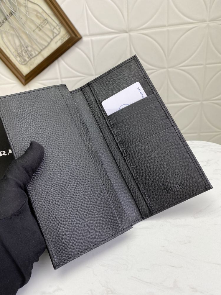 Prada (パラダ)  財布 新商品の公式サイト