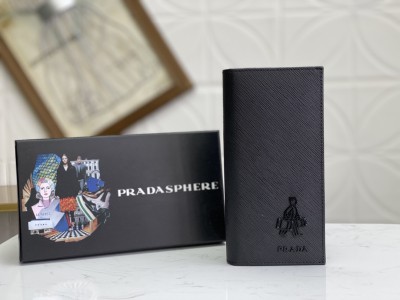 Prada (パラダ)  財布 新商品の公式サイト