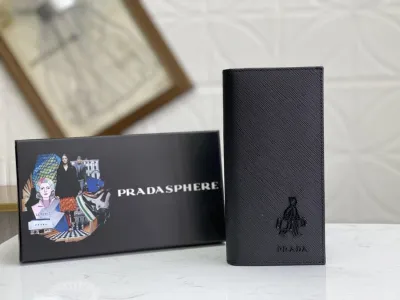 Prada (パラダ)  財布 新商品の公式サイト
