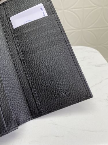 Prada (パラダ)  財布 新商品の公式サイト