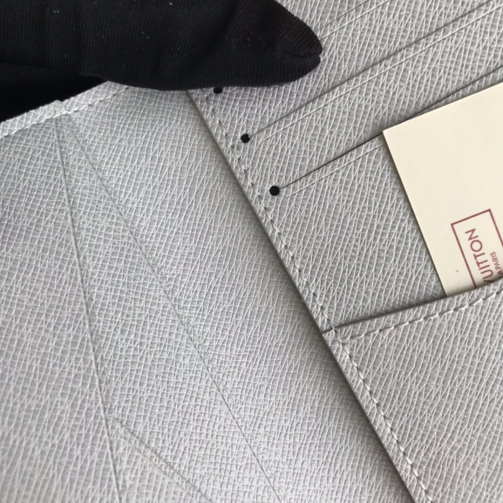 LV(ルイ·ヴィトン) Monogram 財布 新品