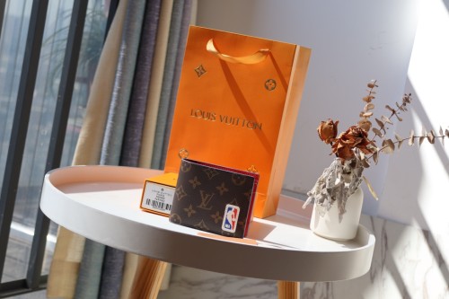 LV & NBA MULTIPLE 財布 新品