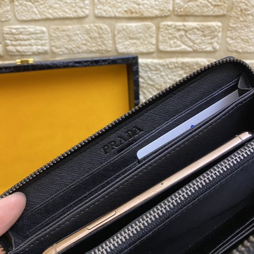Prada (パラダ) メンズ / レディース 財布 新品