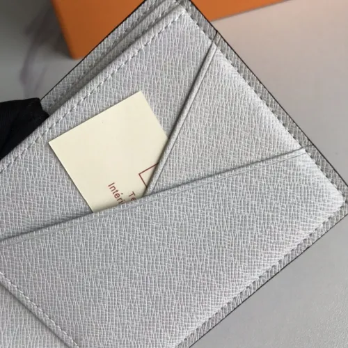 LV(ルイ·ヴィトン) Monogram 財布 新品