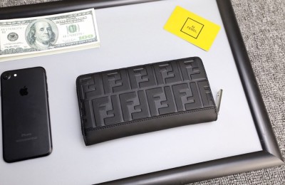 Fendi (フェンディ)  メンズ / レディース 財布 新品