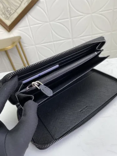 Prada (パラダ)  財布 新商品の公式サイト
