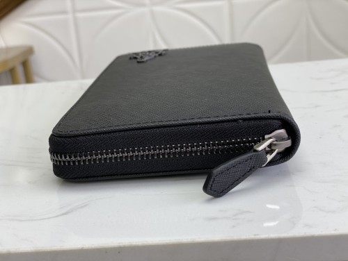 Prada (パラダ)  財布 新商品の公式サイト