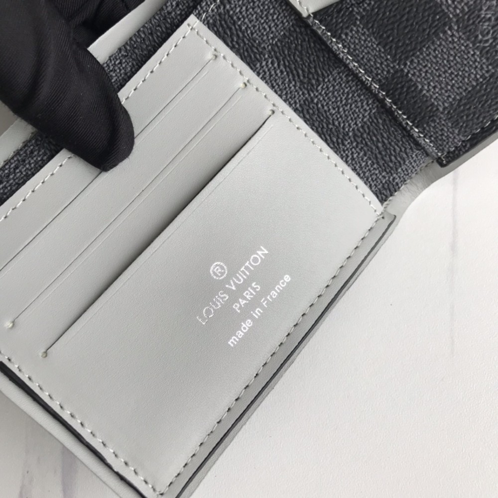 LV(ルイ·ヴィトン) Monogram 財布 新品
