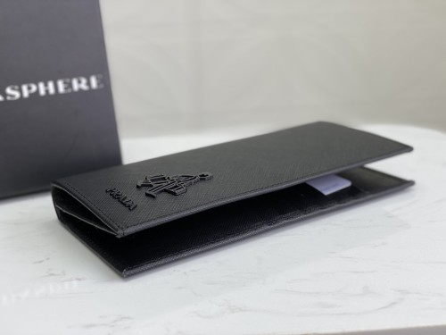 Prada (パラダ)  財布 新商品の公式サイト