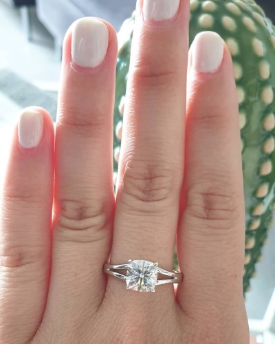 Twist Round Cut Moissanite Engagement Ring