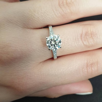 Twist Round Cut Moissanite Engagement Ring