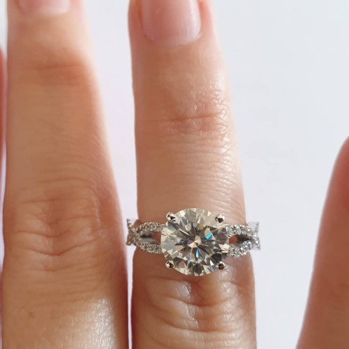 Twist Round Cut Moissanite Engagement Ring