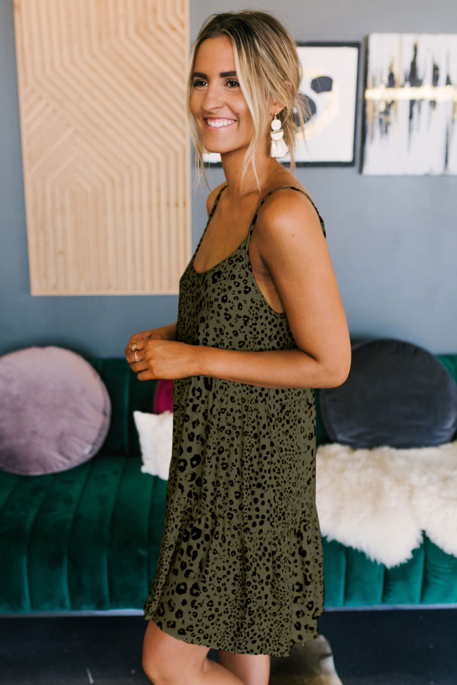 橄榄绿豹纹印花可爱吊带飘逸宽松连衣裙