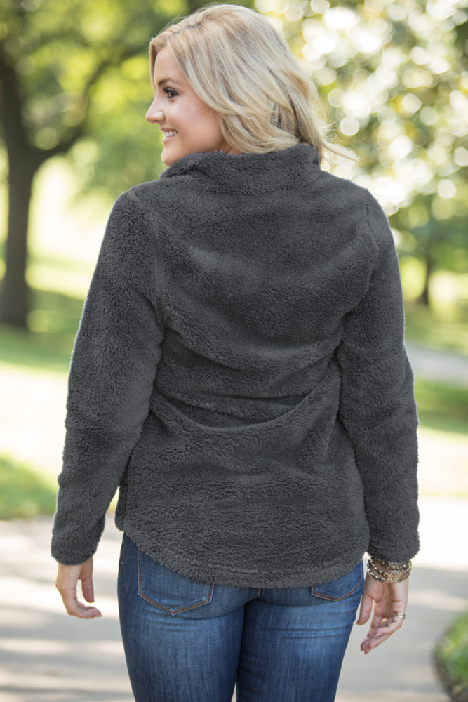 Gray Zipped Pullover Fleece Outfit