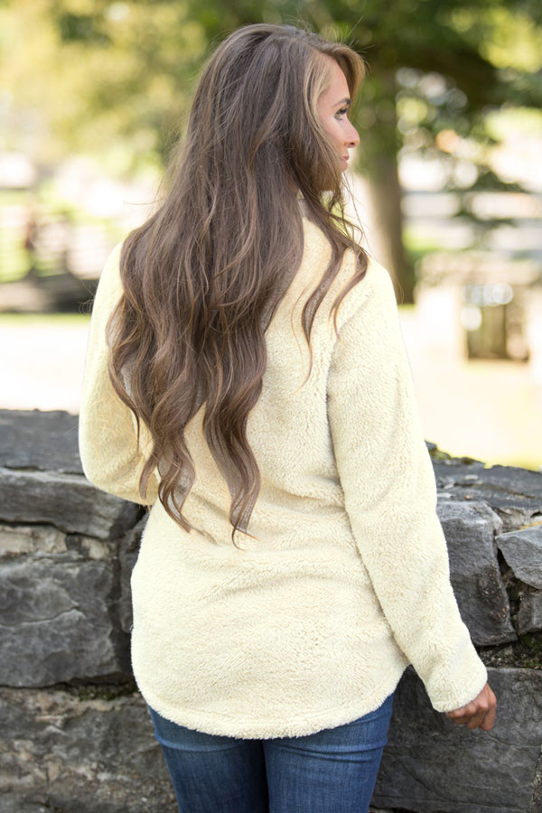 White Zipped Pullover Fleece Outfit