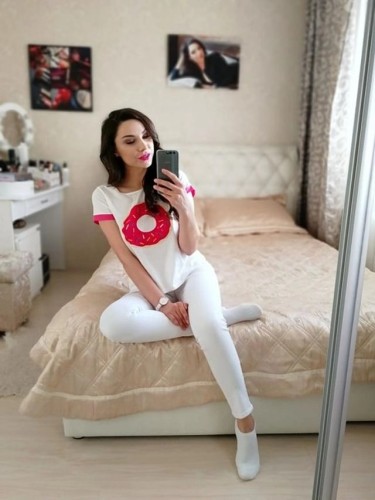 White High Waist Skinny Jeans with Round Pockets