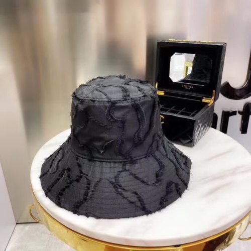 20冬季最新专柜款-迪奥Dior20新款剪花渔夫帽，仙女渔夫帽，此款是大檐，谁戴谁显脸小，很特别的面料！Baby机场秀出镜率巨高的一款！