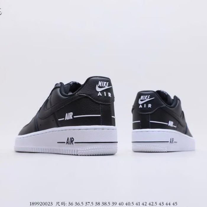 官网同步20秋季最新热销款-耐克/Nike Air Force 1 Low，空军一号百搭休闲运动板鞋，采用硬质平纹头层皮革鞋面材质，内置全掌air sole气垫，另类迭加设计首次出现