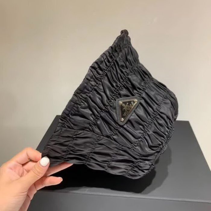 20冬季最新专柜款-Prada2020秋季新款褶皱休闲渔夫帽，百搭时尚，携带方便，可调节