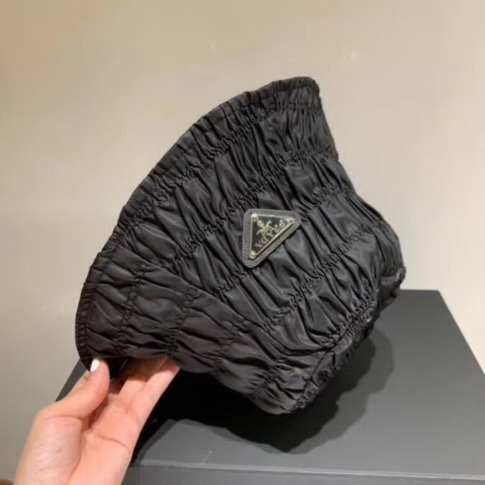 20冬季最新专柜款-Prada2020秋季新款褶皱休闲渔夫帽，百搭时尚，携带方便，可调节