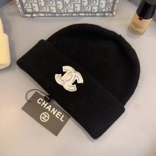 20冬季最新专柜款-Chanel新款字母刺绣标针织羊毛毛线帽，定制羊毛，简约帅气新标志，男女同款。超酷时尚街头风！
